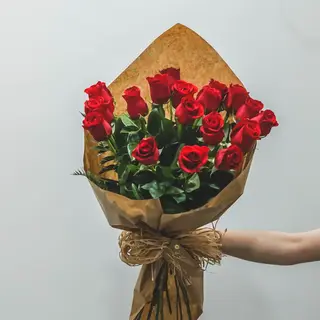 18 rosas rojas