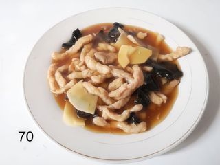 70. Maiale con Bambù e Funghi