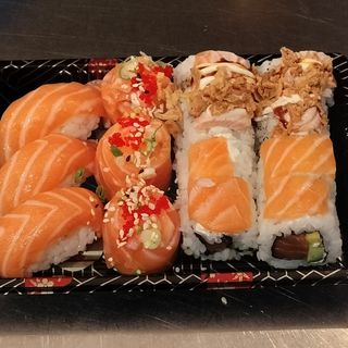 UT38.sushi salmao misto