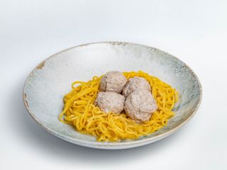 Яєчна Локшина з курячими тюфтелями та вершковим маслом (220г)