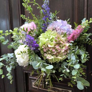 RAMO DE HORTENSIAS Y DELFINIUM