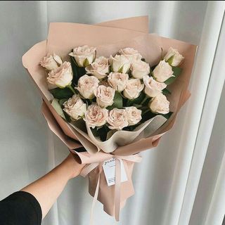 Bukiet róż w jasnych odcieniach