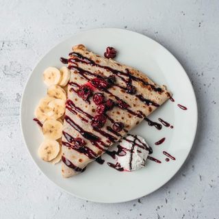 Palačinka sa Nutellom, bananom i suvim grožđem