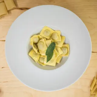 Agnolotto di magro al burro e salvia 
