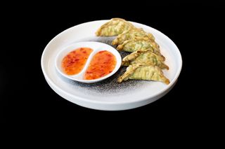 Pierogi Gyoza warzywne z kurczakiem 5szt