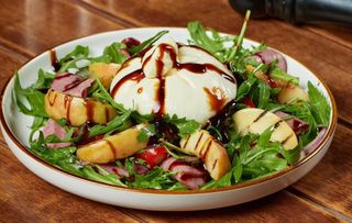 Салат Буррата.