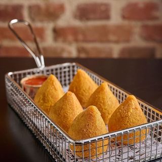 CROQUETA DE POLLO (COXINHA)