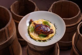 Качина ніжка з баношем та карпатською бринзою (160/180/10 г)