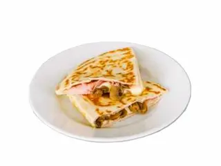 Cassone con prosciutto cotto, funghi e mozzarella