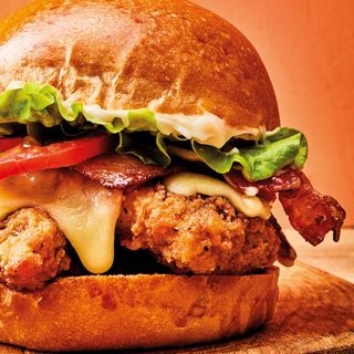 Burger cordon bleu + frites + salade