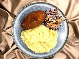 კოტლეტი პოჟარსკი გარნირით