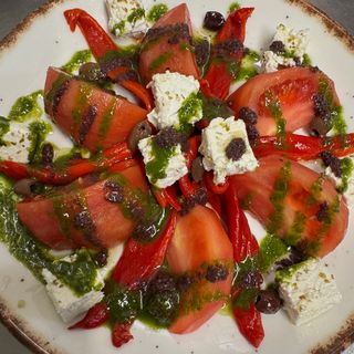 Средиземноморска салата с розов домат (400г)