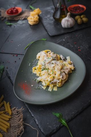 Паста с грибами и куриной грудкой