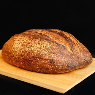 Chleb pszenno-żytni z sezamem