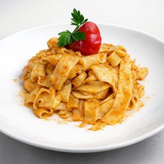 სპაგეტი ყველითა და პომიდვრით