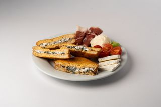 Punjene prženice sa njeguškim pršutom