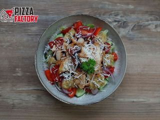 Sałatka firmowa z sosem musztardowo-miodowym (250g)