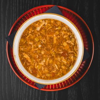 Kiselo ljuta čorba sa povrćem i jajima