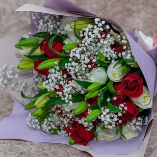 Low Key Mixed Flowers Bouquet