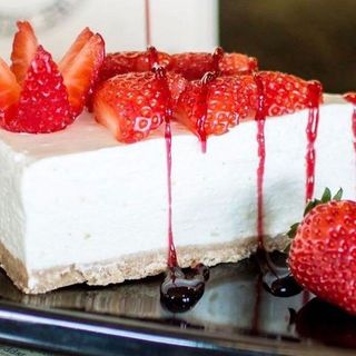 Cheesecake con fragole - intera