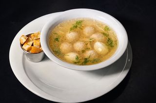 Курячий бульйон з мітболами та яєчною локшиною (350г)