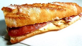 Bocadillo de Panceta Con Allioli