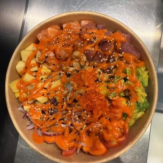Poke volcano salmone tuna