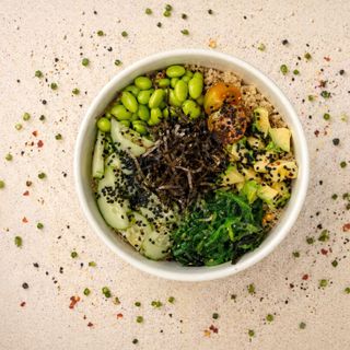 Poke vegetal de quinoa