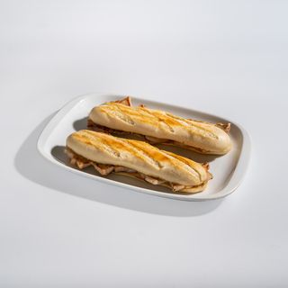 Baguete de Bifana com Molho de Leitão