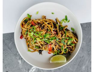 Сичуанська локшина з яловичиною (300г)