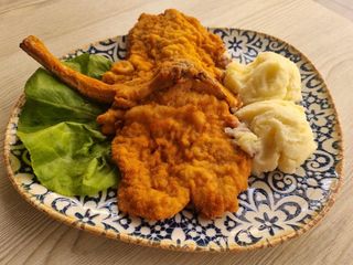 Snitel de porc butterfly in panko,piure