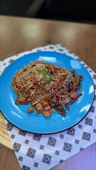 Удон с курицей
(0.567г)