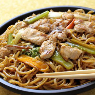 Tallarines yakisoba con pollo