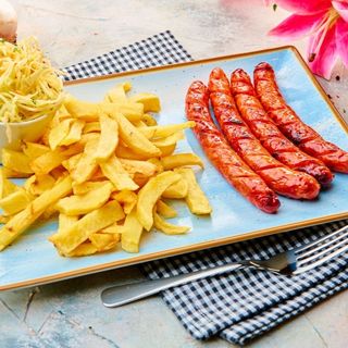 Carnaciori, garnitura la alegere si salata 