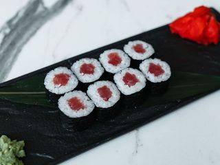Макі з тунцем (110g)