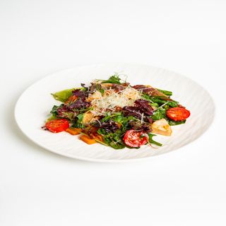 Салат с тыквой и запеченой курицей