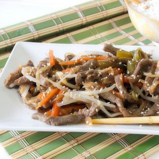 Cerdo Con Brotes De Soja