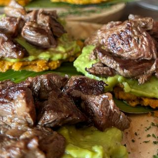 Patacones con Guacamole (3)