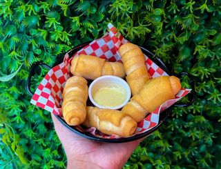 Ración De Tequeños Con salsa de cilantro