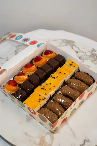 Platou Mini Prăjituri Asortate 1 kg