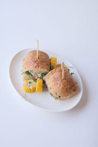 Сэндвич с тунцом и кукурузой гриль 