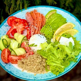 Боул з лососем