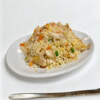 25. Arroz frito con pollo