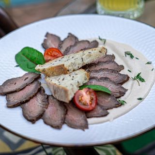 Ростбиф з соусом туна