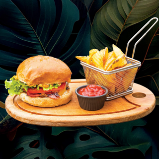 Телешки чийзбургер с бекон (400г)