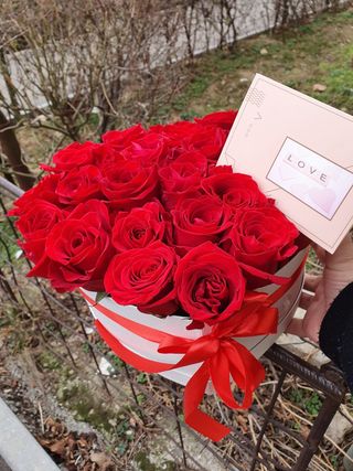 21 trandafiri in cutie sub forma de inimă