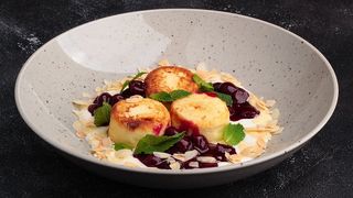 Сирники з лимонною сметаною та вишневим конфітюром (280 г)