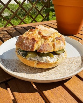 Bułka z pastą z tuńczyka (230g)