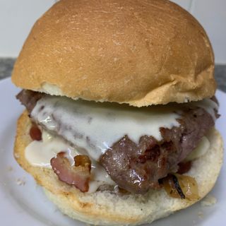 Salsiccia , mozzarella e bacon