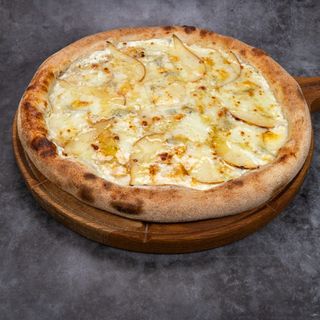 Пица с круша и горгонзола